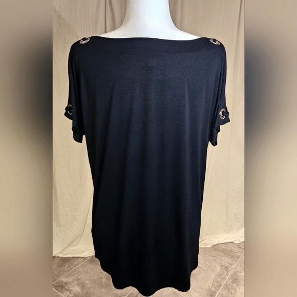 Cable & Gauge Black Open Sleeves Tunic With Silver Hardware - Picture 5 of 9